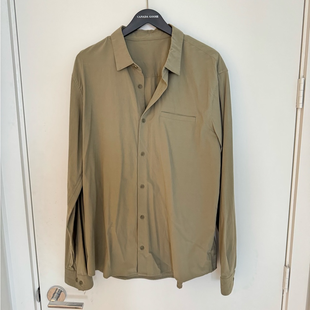 Men’s lululemon commuter button down shirt olive large